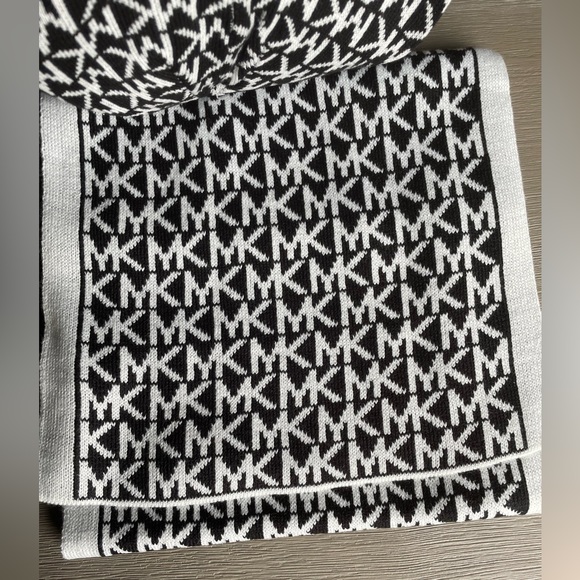 Michael Kors Hat, Scarf and Glove Set - Picture 5 of 8